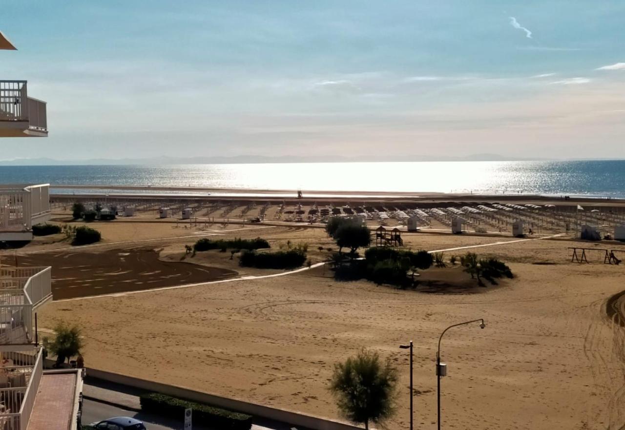 Hotel Benvenuto Каорле Экстерьер фото
