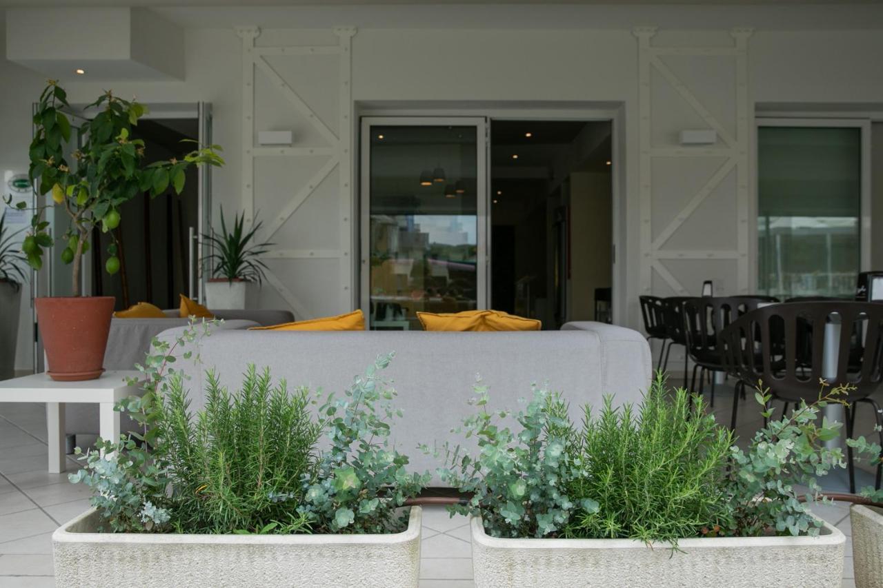 Hotel Benvenuto Каорле Экстерьер фото