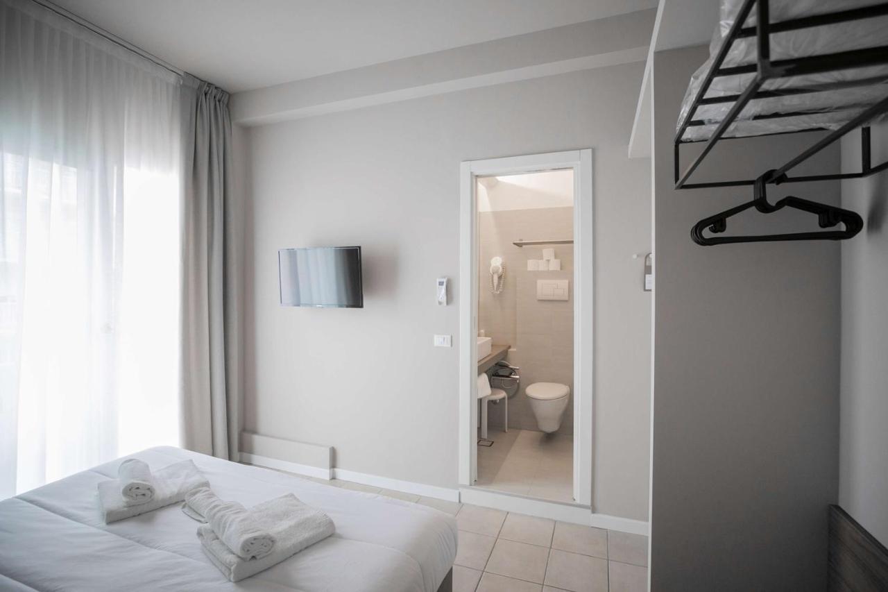 Hotel Benvenuto Каорле Экстерьер фото