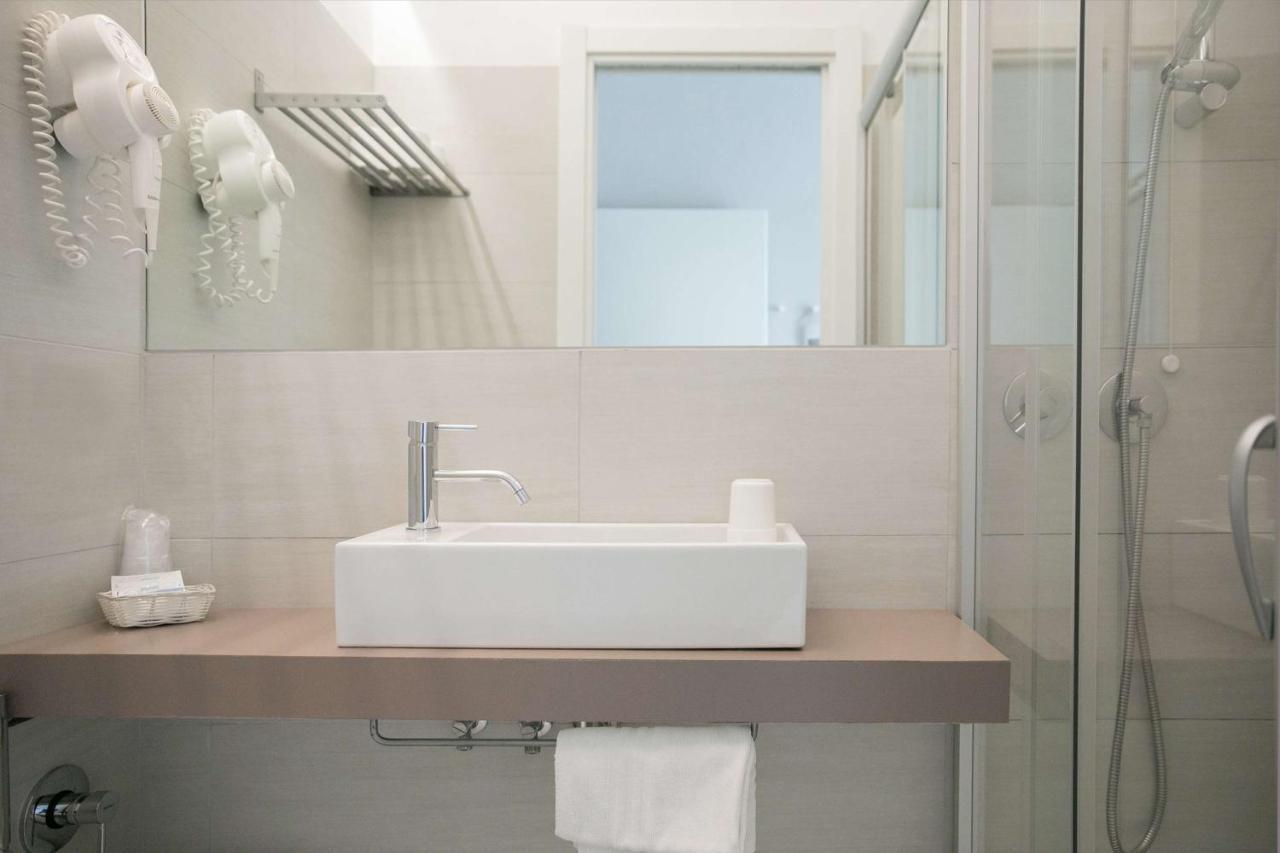 Hotel Benvenuto Каорле Экстерьер фото