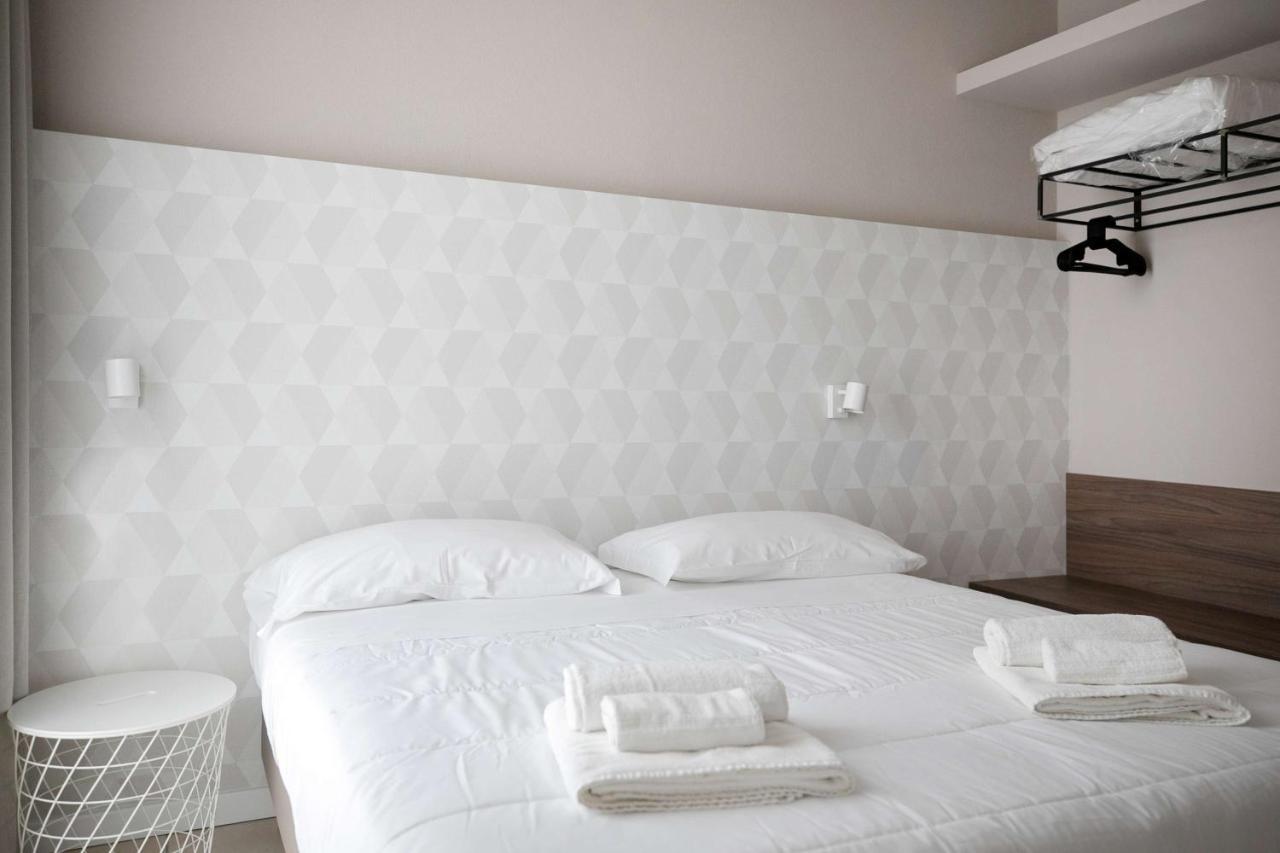 Hotel Benvenuto Каорле Экстерьер фото