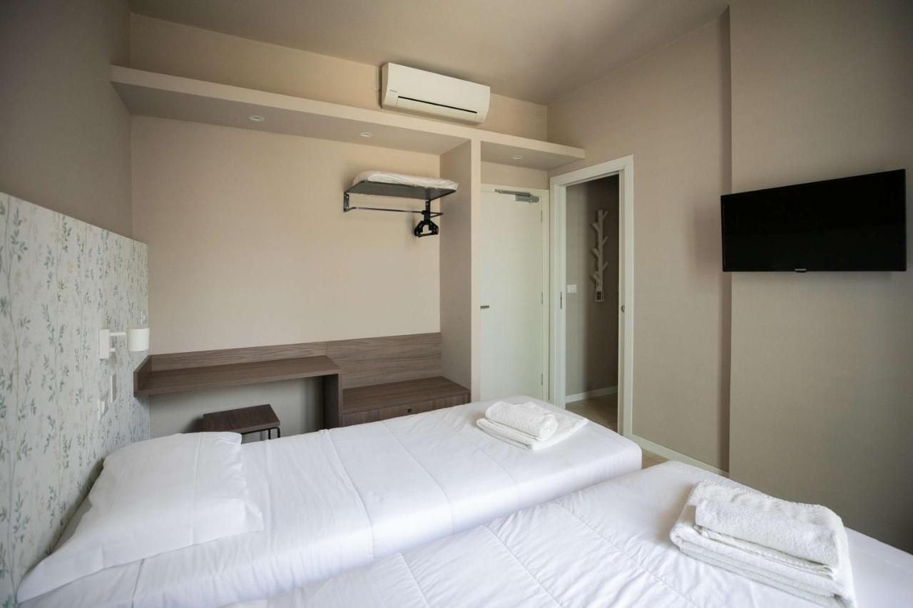 Hotel Benvenuto Каорле Экстерьер фото
