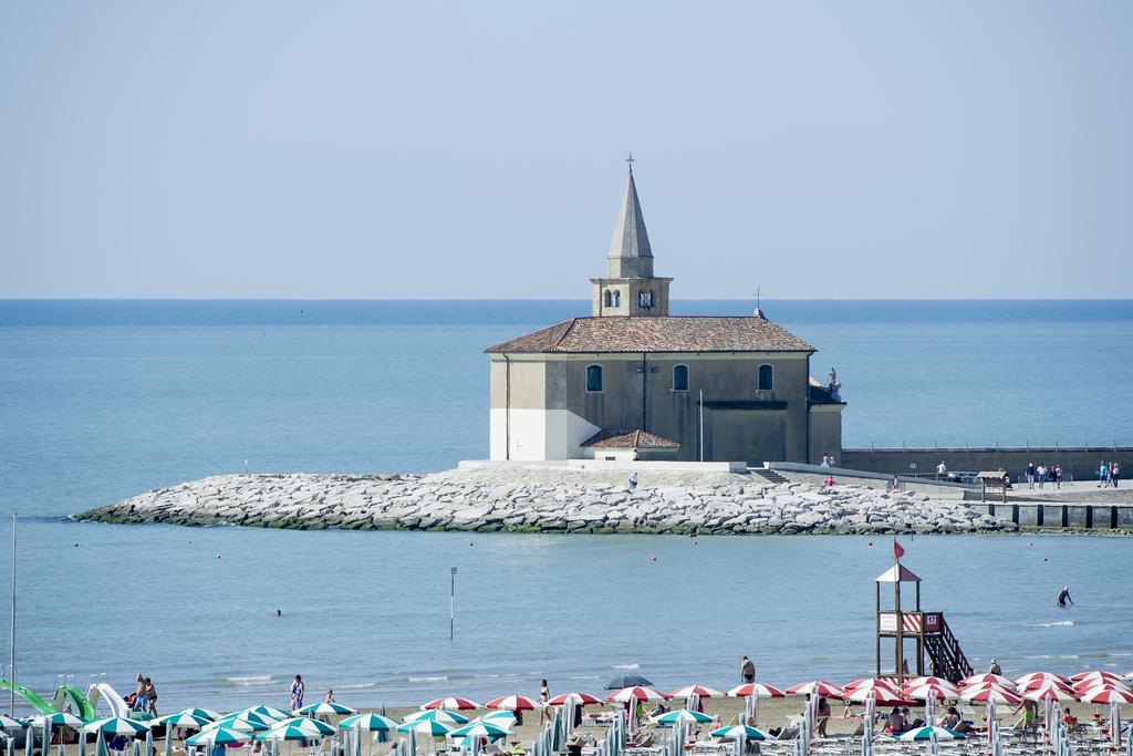 Hotel Benvenuto Каорле Экстерьер фото
